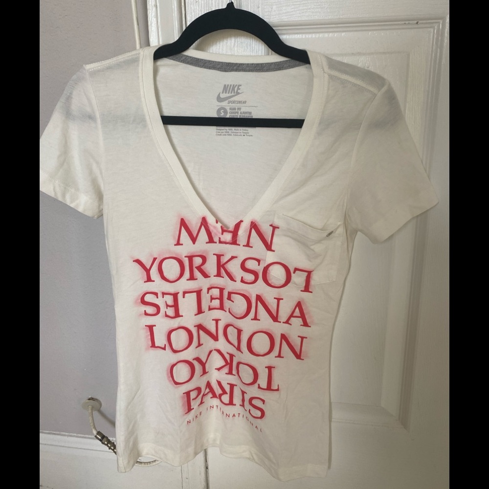 Women Nike t-shirts